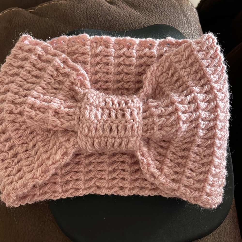 Made by hand. Size M. Color pink. Head band